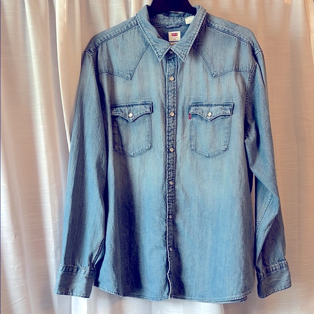 Levi's Blue Casual Button Down Shirt Classic Style. NWOT